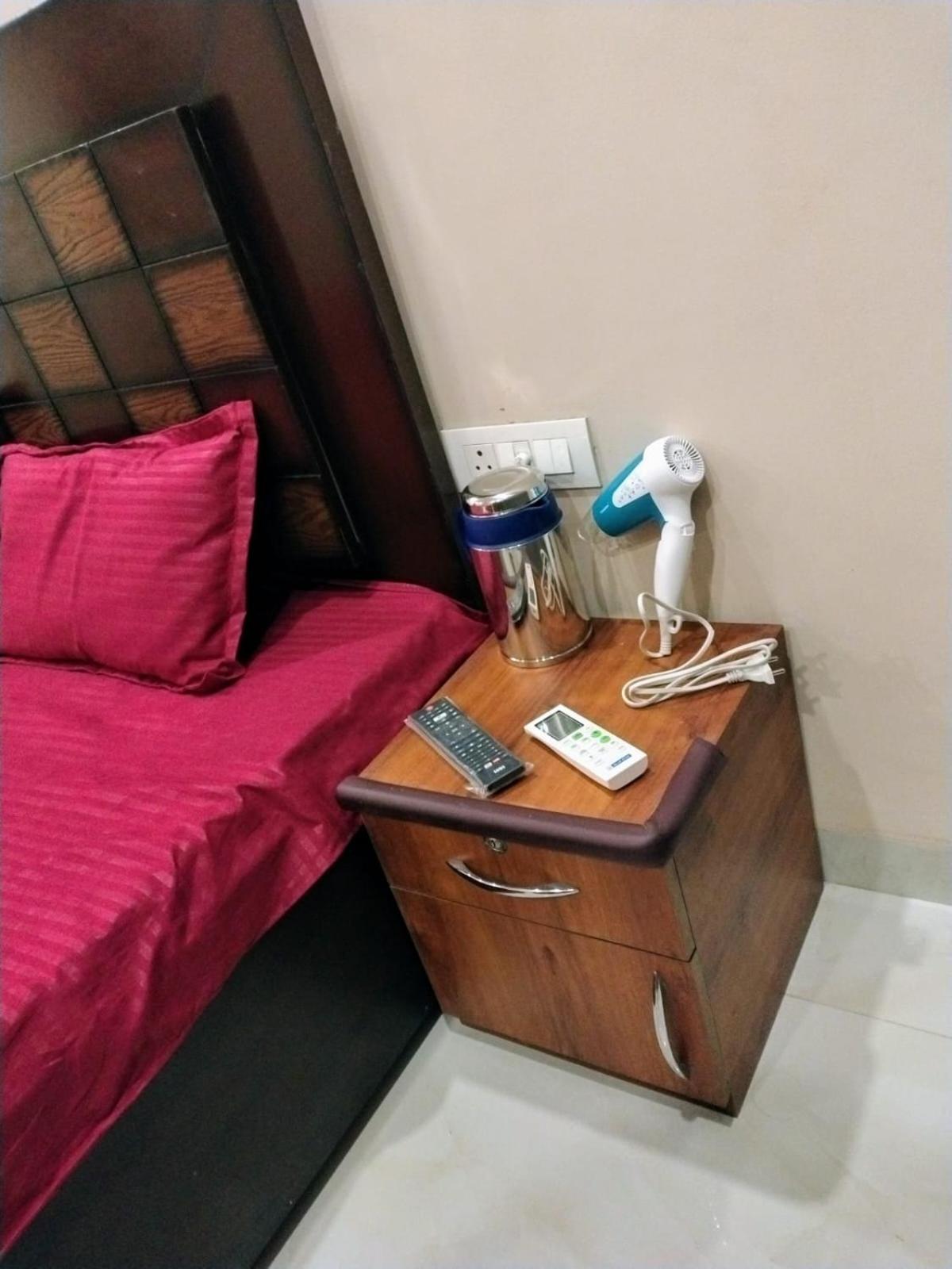 Rose Comfy Couples & Family Friendly Close To Saket Metro Station Apartment New Delhi