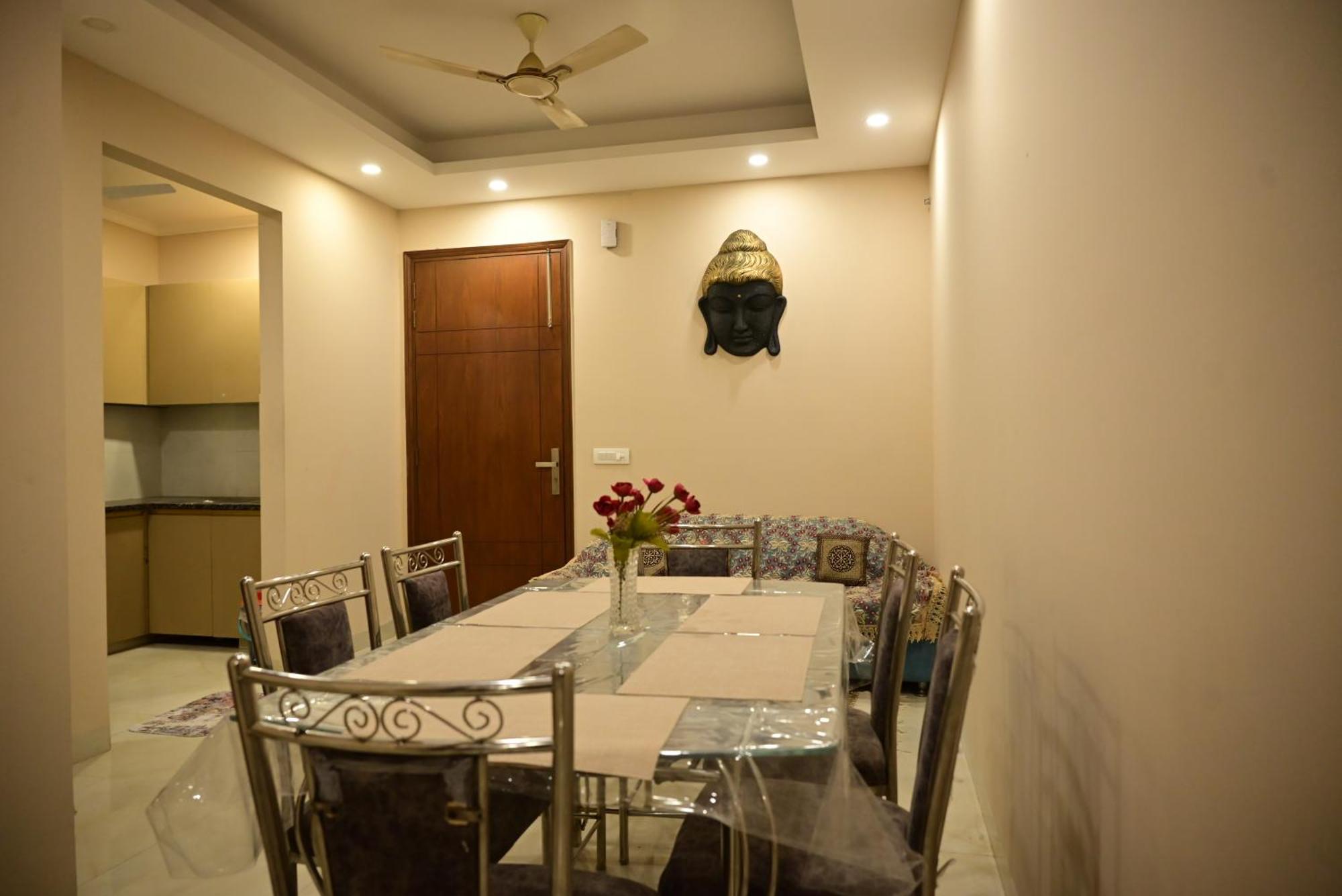 Apartment Rose Comfy Couples & Family Friendly Close To Saket Metro Station New Delhi